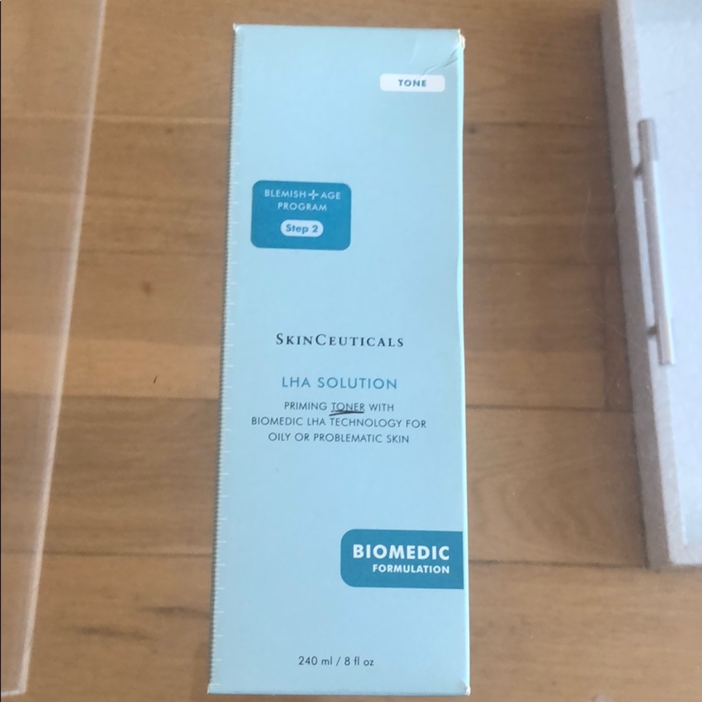 SkinCeuticals LHA solution priming toner